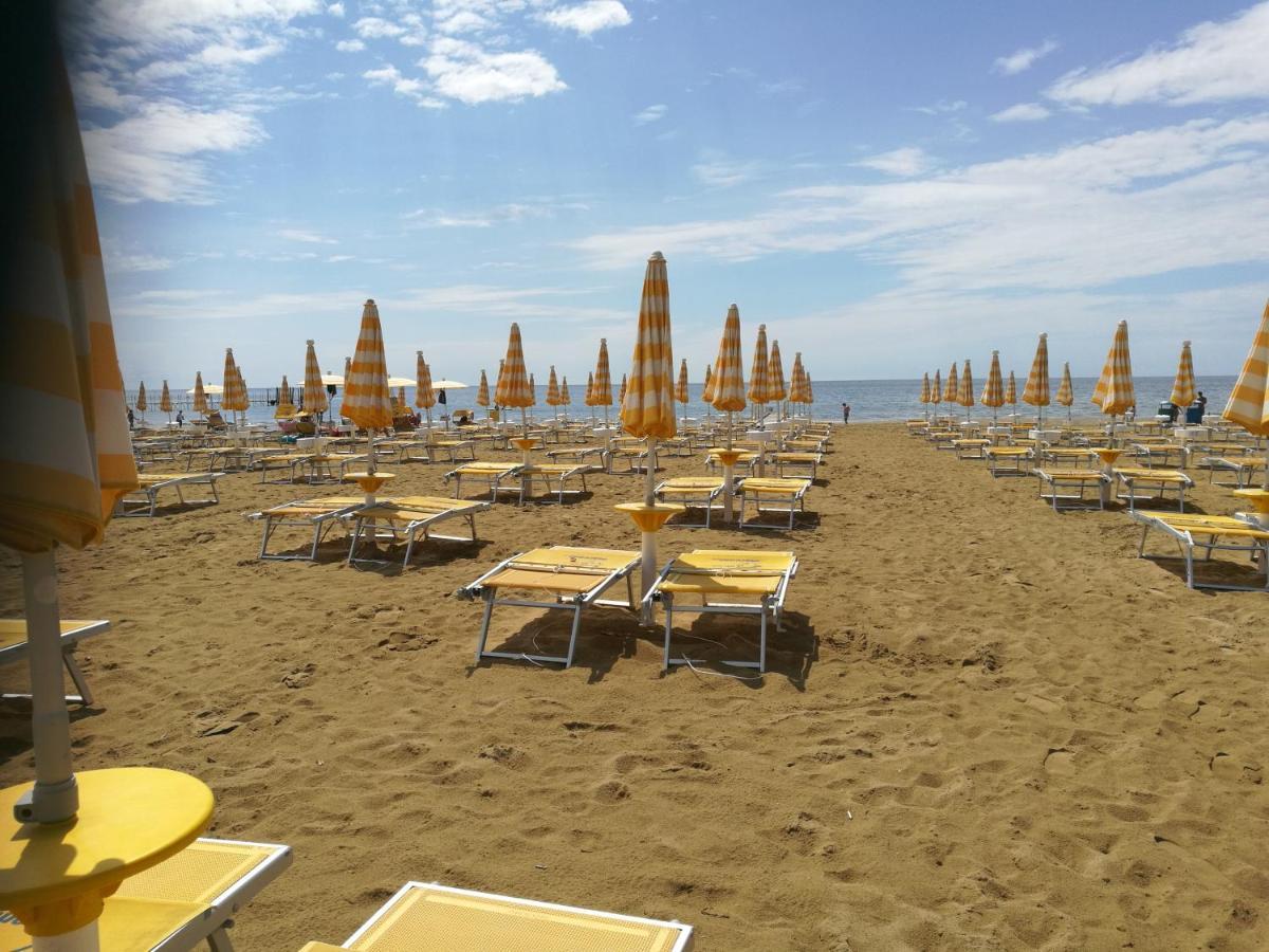 Hesperia Hotel & Residence Jesolo Extérieur photo