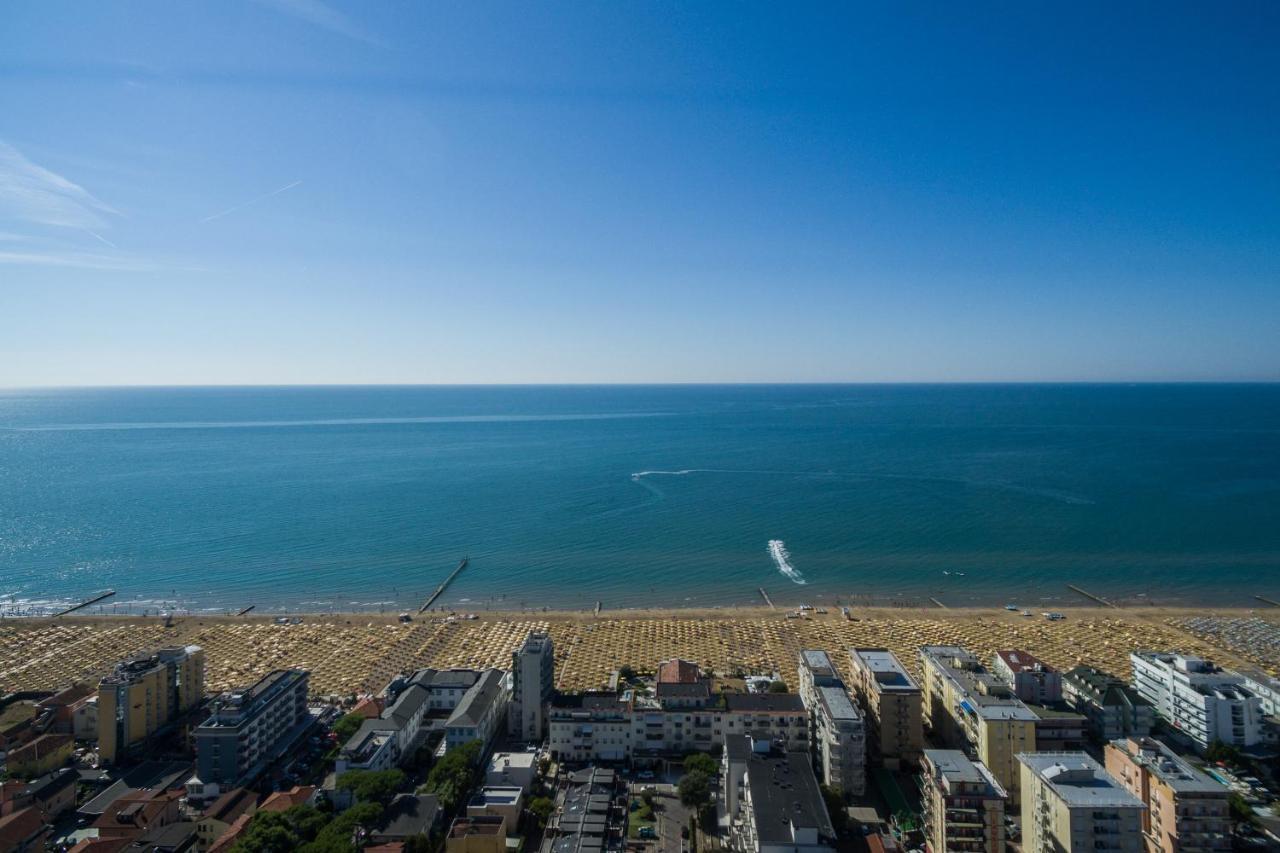 Hesperia Hotel & Residence Jesolo Extérieur photo