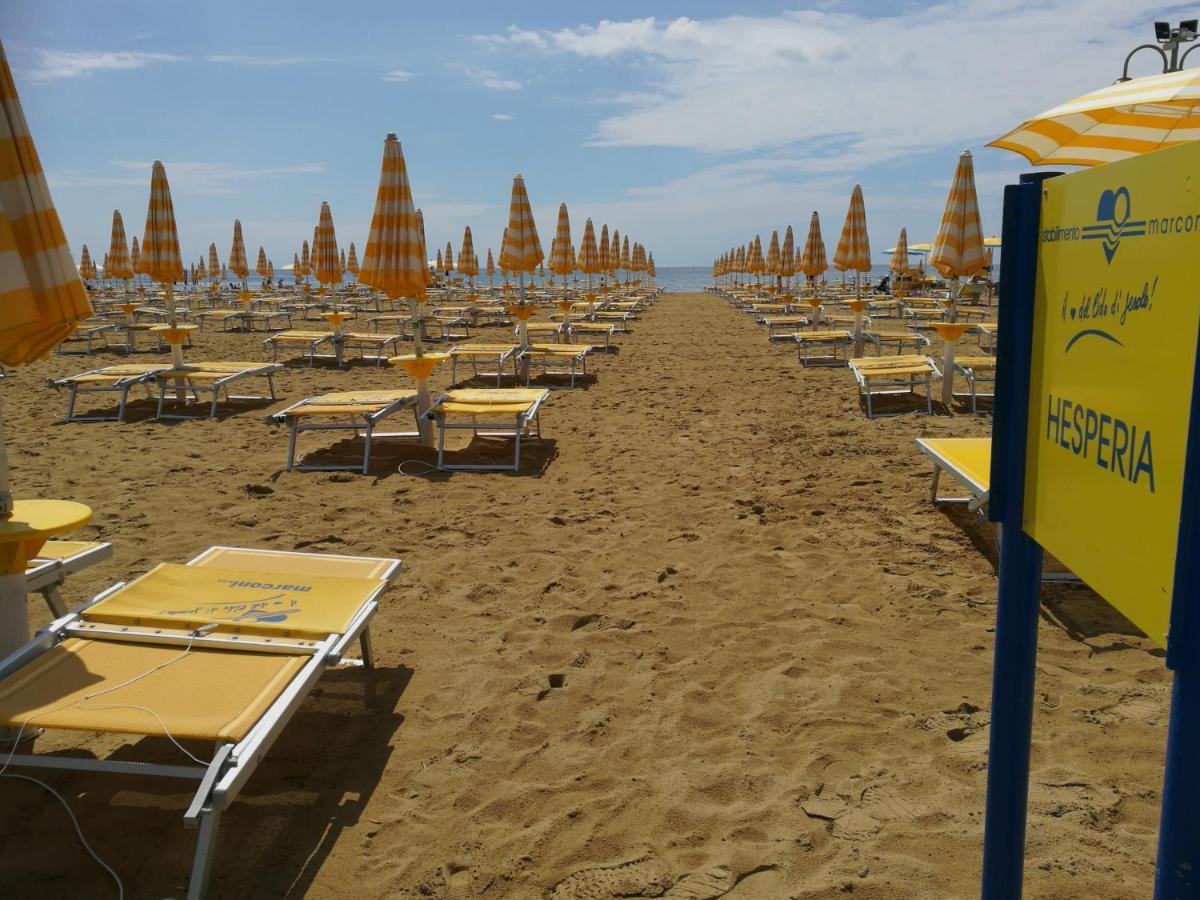Hesperia Hotel & Residence Jesolo Extérieur photo