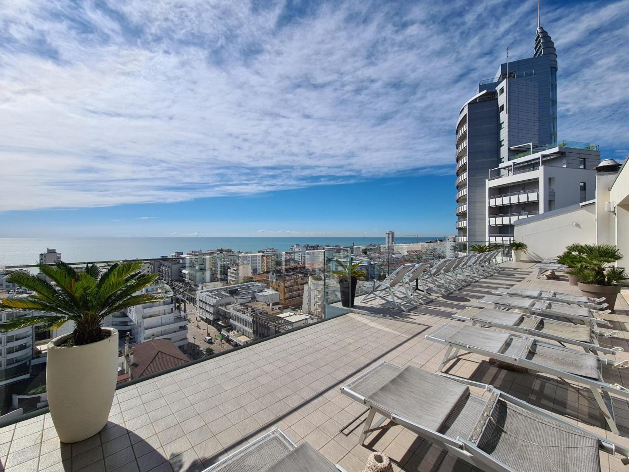 Hesperia Hotel & Residence Jesolo Extérieur photo