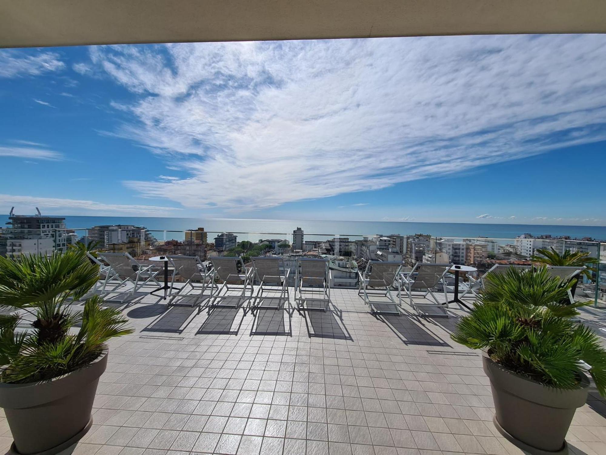 Hesperia Hotel & Residence Jesolo Extérieur photo