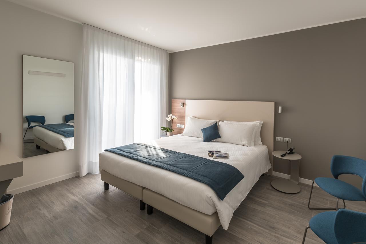 Hesperia Hotel & Residence Jesolo Extérieur photo